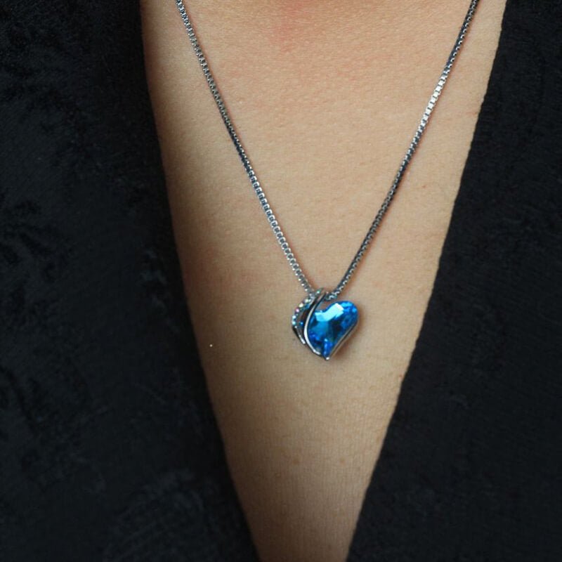 Aurora | Collier Élégant Cœur & Amour – Symbole de Solidarité