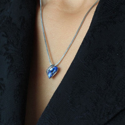Aurora | Collier Élégant Cœur & Amour – Symbole de Solidarité