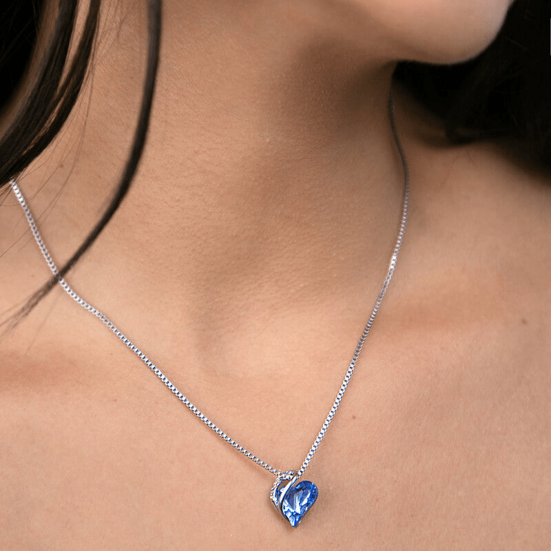 Aurora | Collier Élégant Cœur & Amour – Symbole de Solidarité