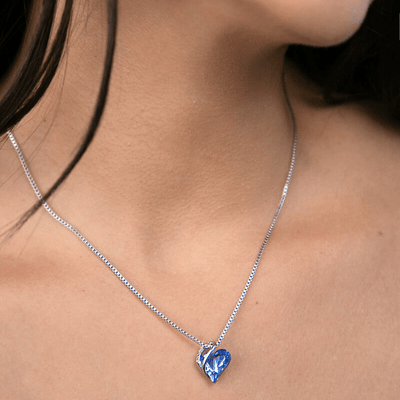 Aurora | Collier Élégant Cœur & Amour – Symbole de Solidarité