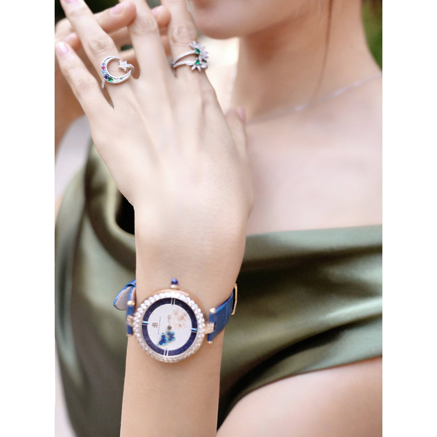 LÉONA | Montre Élégante au Design Papillon Unique